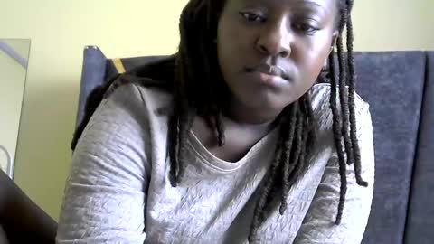 Snapshot of its_sweet chatting on 02.06.25 BigAss horny online show from 02.06.25