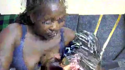 Snapshot of its_sweet chatting on 09.17.25 BigAss horny online show from 09.17.25