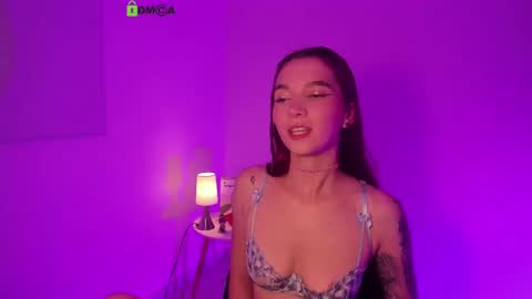 Snapshot of itscamille chatting on 10.03.25 Camille online show from 10.03.25