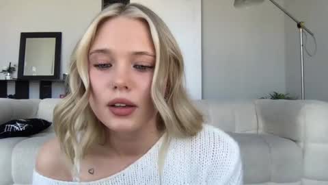 Snapshot of itsmadisynmae chatting on 02.26.25 OF madisynmaee online show from 02.26.25