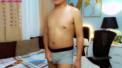 Snapshot of itsme_berniexx chatting on 01.08.25 ask me online show from 01.08.25