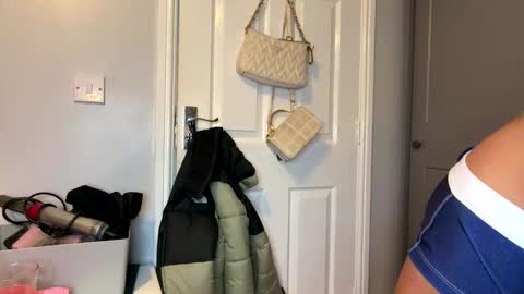 Lola online show from 04.10.26