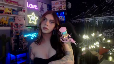 Snapshot of itsnickibabyy chatting on 01.26.25 Nicki Foxx online show from 01.26.25