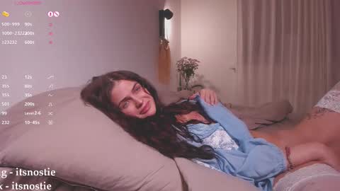 Snapshot of itsnostie chatting on 10.04.25 Nata Nsti elvish online show from 10.04.25