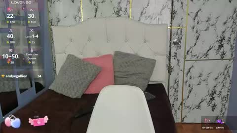 Itsuki N online show from 10.16.25