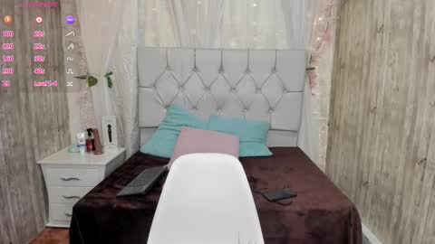 Itsuki N online show from 11.25.25