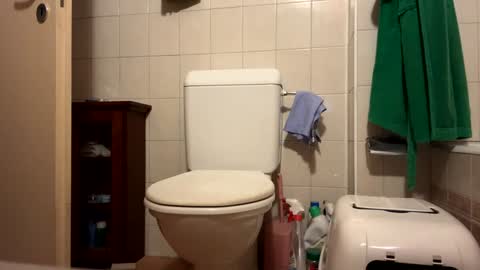 Snapshot of iuuuf2 chatting on 12.08.24 Iuuuf2 or Samel online show from 12.08.24