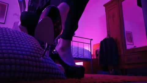 yves online show from 11.23.25