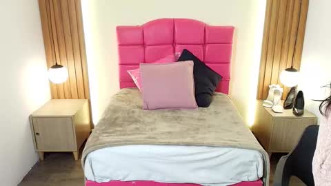 I V O N N E R O S S online show from 02.16.26