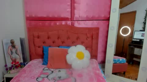 Snapshot of ivonny_cute chatting on 11.18.25 Ivonny online show from 11.18.25