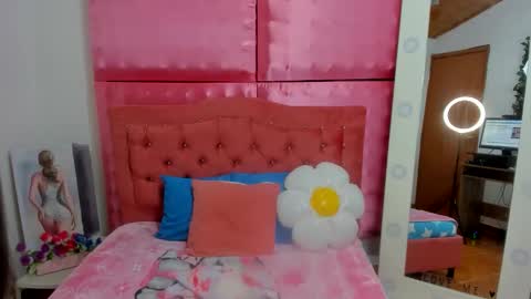 Snapshot of ivonny_cute chatting on 11.22.25 Ivonny online show from 11.22.25