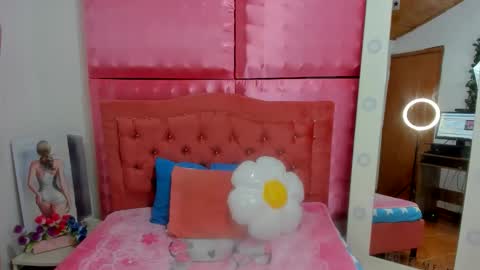 Snapshot of ivonny_cute chatting on 11.24.25 Ivonny online show from 11.24.25