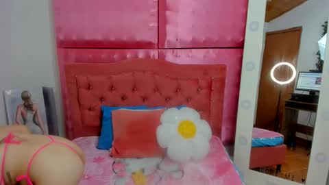 Snapshot of ivonny_cute chatting on 11.25.25 Ivonny online show from 11.25.25