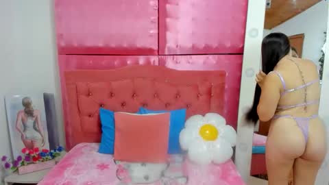 Snapshot of ivonny_cute chatting on 11.26.25 Ivonny online show from 11.26.25