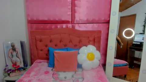 Snapshot of ivonny_cute chatting on 11.28.25 Ivonny online show from 11.28.25