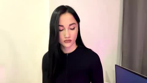 Snapshot of ivoryhochstine chatting on 11.27.25 Nika online show from 11.27.25