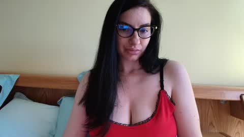 Snapshot of ivoryorchid chatting on 02.08.25 Ivory online show from 02.08.25