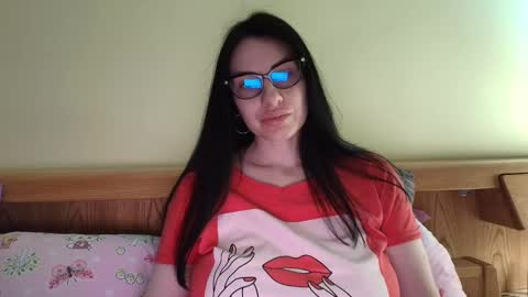 Snapshot of ivoryorchid chatting on 03.06.25 Ivory online show from 03.06.25