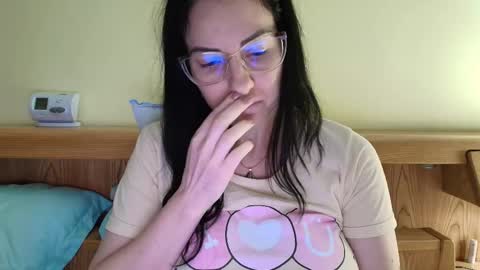 Snapshot of ivoryorchid chatting on 11.10.25 Ivory online show from 11.10.25