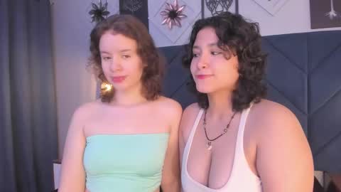 Snapshot of ivy_and_molly chatting on 01.21.25 Ivy and Molly online show from 01.21.25