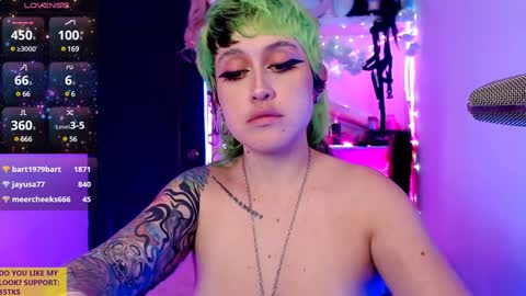Snapshot of ivy_rosse chatting on 01.02.25 You can find more of me here online show from 01.02.25