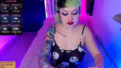 Snapshot of ivy_rosse chatting on 01.10.25 You can find more of me here online show from 01.10.25