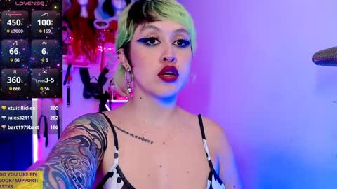 Snapshot of ivy_rosse chatting on 01.10.25 You can find more of me here online show from 01.10.25