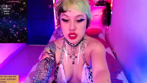 Snapshot of ivy_rosse chatting on 02.27.25 You can find more of me here online show from 02.27.25