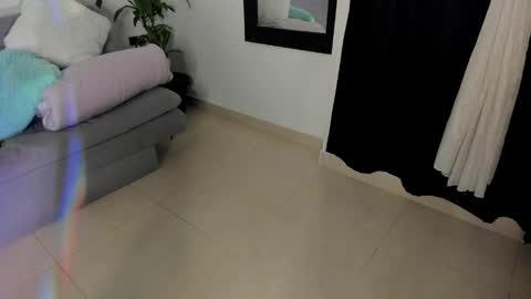 I V Y online show from 04.08.26