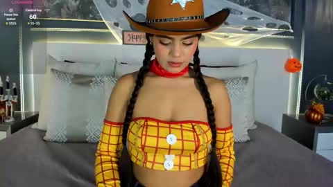 Snapshot of ivyellis chatting on 10.30.25 ivyellis online show from 10.30.25