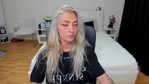 IvyFox online show from 09.16.25