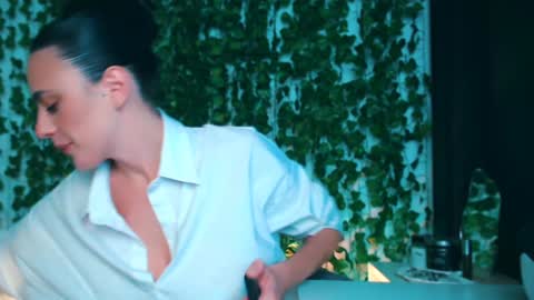 Miss Ivy online show from 12.08.24