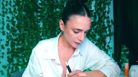 Miss Ivy online show from 12.08.24