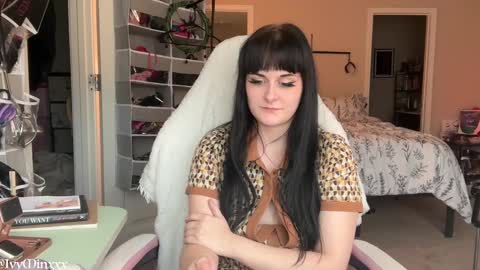Snapshot of ivyminxxx chatting on 01.19.25 Ivy Minxxx online show from 01.19.25
