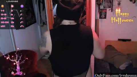 Snapshot of ivyshrumx chatting on 10.19.25 Ivy ShrumX online show from 10.19.25