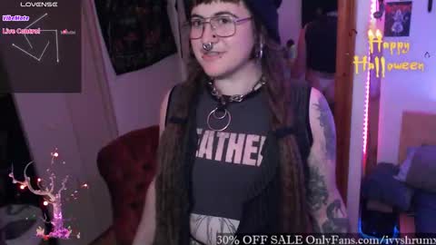 Snapshot of ivyshrumx chatting on 10.31.25 Ivy ShrumX online show from 10.31.25