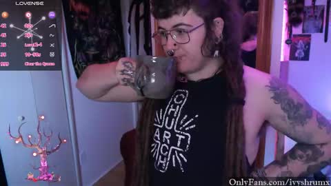 Snapshot of ivyshrumx chatting on 11.02.25 Ivy ShrumX online show from 11.02.25