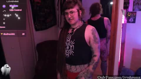 Snapshot of ivyshrumx chatting on 11.12.25 Ivy ShrumX online show from 11.12.25