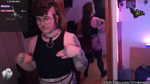 Snapshot of ivyshrumx chatting on 12.04.25 Ivy ShrumX online show from 12.04.25