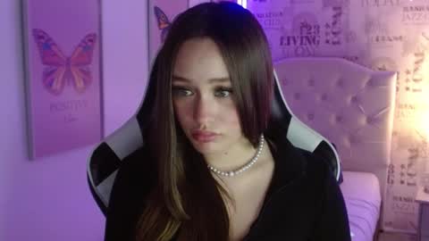 Snapshot of ivyy_crystal chatting on 02.18.25 Ivy online show from 02.18.25