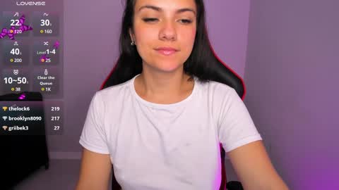 Snapshot of ivyy_scott chatting on 03.09.25 Ivvy online show from 03.09.25