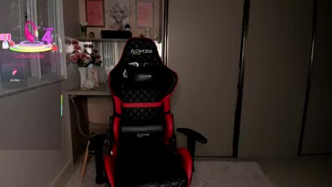 Snapshot of ivyy_scott chatting on 10.17.25 Ivvy online show from 10.17.25