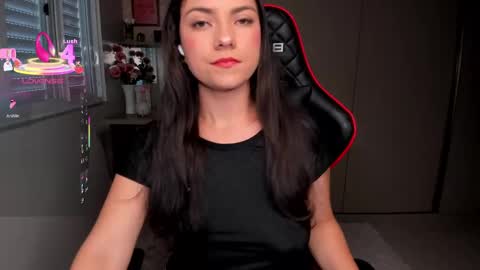 Snapshot of ivyy_scott chatting on 10.19.25 Ivvy online show from 10.19.25