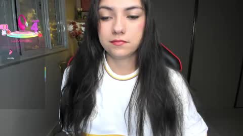 Snapshot of ivyy_scott chatting on 11.18.25 Ivvy online show from 11.18.25