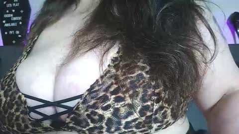 Gwen LaCourt online show from 11.18.25