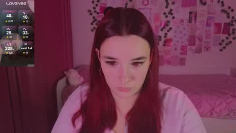 Snapshot of iwi_wi_wi chatting on 11.02.25 Daisy online show from 11.02.25