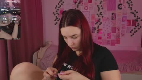 Snapshot of iwi_wi_wi chatting on 12.01.25 Daisy online show from 12.01.25