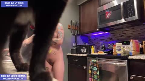 Snapshot of iwillbeyourmuse chatting on 11.29.25 Muse hethey online show from 11.29.25