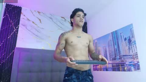 izaack online show from 04.22.26