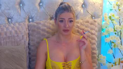 Snapshot of izabellle02 chatting on 05.31.26 Izabella online show from 05.31.26